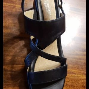 New Naturalizer Women's Black Sandals